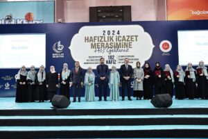 İSTANBUL (AA) – Bağcılar'da hafızlık eğitimini tamamlayan 182 kız öğrenci,
