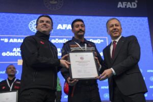 - "AFAD gönüllü sayımız, bugün 1 milyon 545 bine yükseldi.