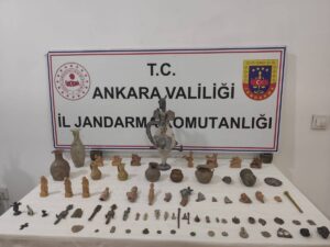 ANKARA (AA) – Ankara'nın Etimesgut ilçesinde düzenlenen tarihi eser kaçakçılığı