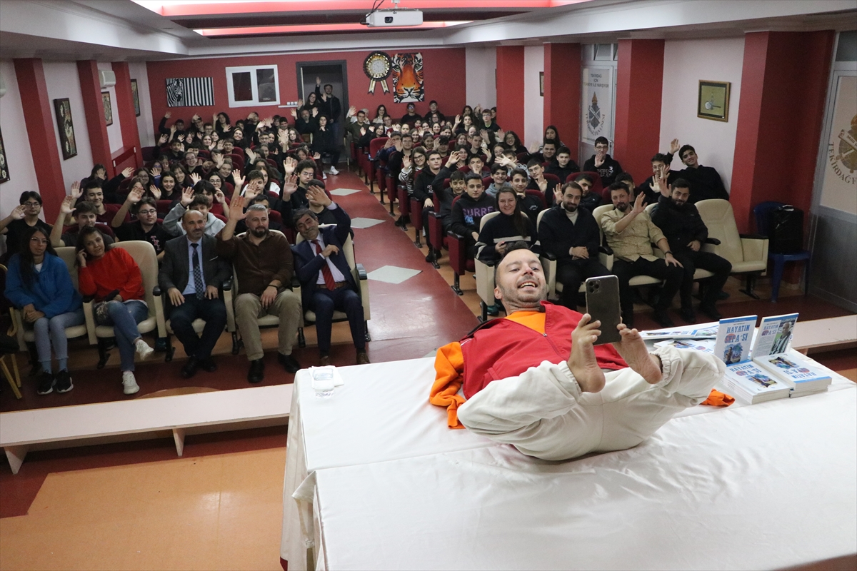 Bedensel engelli milli yüzücü Sefa Yurtkölesi, başarı hikayesini öğrencilerle paylaştı