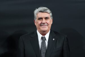 - İlk 20 sandık sonucunda Serdal Adalı 6698, Hüseyin Yücel