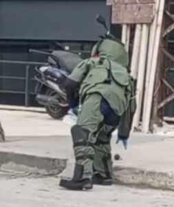 İSTANBUL (AA) – Beylikdüzü'nde kaldırım üzerinde el bombası bulundu. Yakuplu