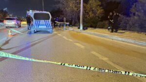 BURSA (AA) – Bursa'nın Nilüfer ilçesinde, otomobile çarpıp savrulan motosikletteki