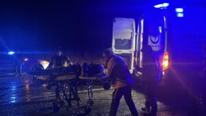 ÇANAKKALE (AA) – Çanakkale'nin Çan ilçesinde, işçi servisi ile otomobilin