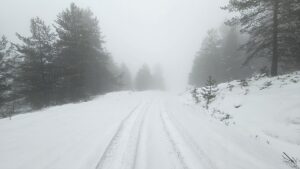 ÇANKIRI (AA) – Çankırı'nın Yapraklı ilçesinde dağların üzerindeki kar ile