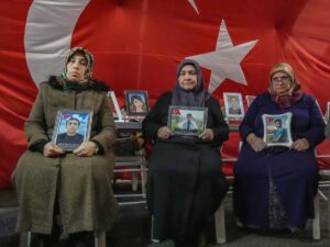 DİYARBAKIR (AA) – Dağa kaçırılan çocukları için eski HDP il