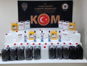 ELAZIĞ (AA) – Elazığ'da 190 litre kaçak etil alkol geçirildi,
