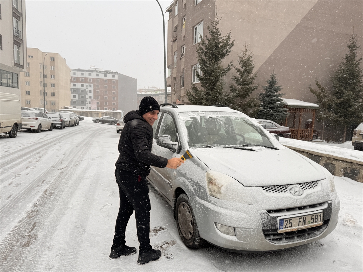 Erzurum ve Ardahan karla beyaza büründü