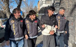 ERZURUM (AA) – Erzurum'da çay ocağında karşılaştığı husumetlisini pompalı tüfekle