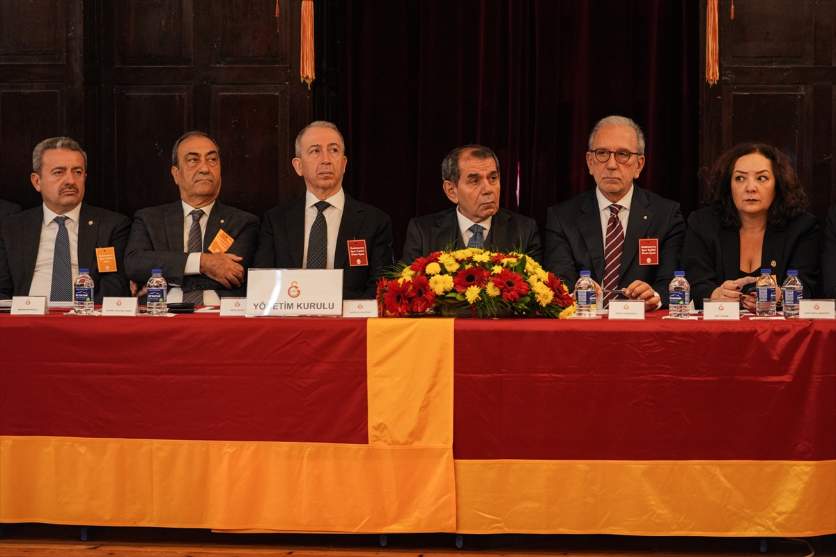 Galatasaray Kulübünde divan kurulu toplantısı başladı
