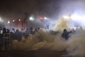 TİFLİS (AA) – Gürcistan'ın başkenti Tiflis'teki gösterilerde, polisin göz yaşartıcı