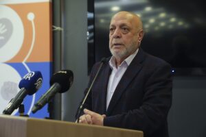 ANKARA (AA) – HAK-İŞ Genel Başkanı Mahmut Arslan, işçileri aileleriyle