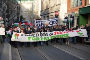 DUBLİN (AA) – İrlanda'nın başkenti Dublin'de Filistin'e destek amacıyla yürüyüş