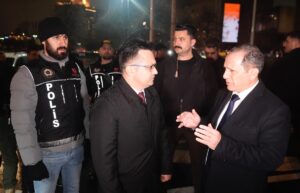 İSTANBUL (AA) – İstanbul Emniyet Müdürü Selami Yıldız, Beyoğlu'nda polis