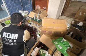 İSTANBUL (AA) – Fatih ve Sultangazi'de polisin düzenlediği operasyonlarda satışa