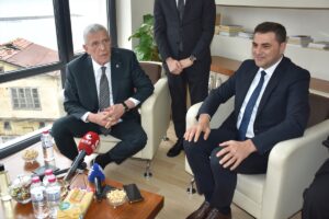 - "Türkiye hepimizin, mücadele hepimizin. Hep derler ya aynı gemideyiz.