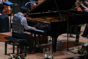 İZMİR (AA) – Olten Filarmoni Orkestrası, yeni yıl etkinlikleri kapsamında