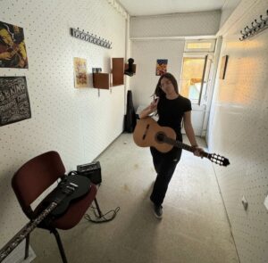 İZMİR (AA) – İzmir'in Buca ilçesinde okul servisinin park halindeki