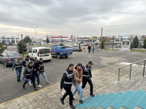 KARAMAN (AA) – Karaman'da düzenlenen dolandırıcılık operasyonunda gözaltına alınan 3