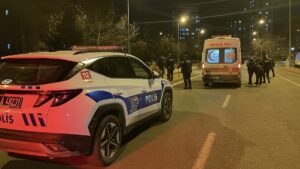 KAYSERİ (AA) – Kayseri'de, parkta çay içen arkadaşlar arasında çıkan