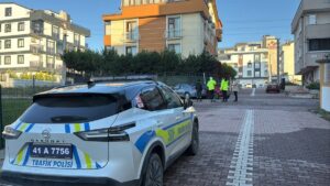 KOCAELİ (AA) – Kocaeli'nin Gebze ilçesinde iki otomobilin çarpışması sonucu