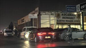 KOCAELİ (AA) – Kocaeli'nin İzmit ilçesinde yüksekten düşen işçi ağır