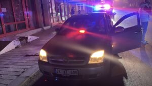 KÜTAHYA (AA) – Kütahya'da çakar tertibatı bulunan otomobilin sahibi ve