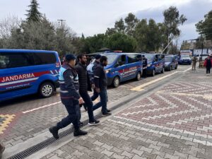 MANİSA (AA) – Manisa'nın Akhisar ilçesinde husumetli iki aile arasında