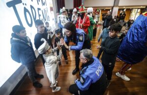 - Vali Pehlivan'ın makam aracı Togg ile emniyet, jandarma ve
