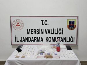 MERSİN (AA) – Mersin'de uyuşturucu ticareti yaptıkları iddia edilen 8