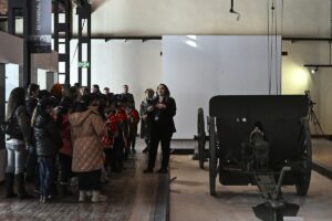 - Etkinlik kapsamında, müze yetkililerince öğrencilere müzenin ve sergilenen ürünlerin