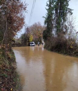 MUĞLA (AA) – Muğla'nın Menteşe ilçesinde sağanak nedeniyle su biriken