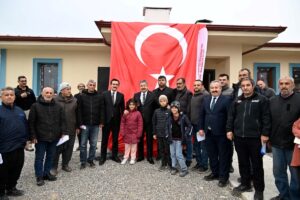 OSMANİYE (AA) – Osmaniye'de yapımı tamamlanan 14 köy evinin anahtarı,