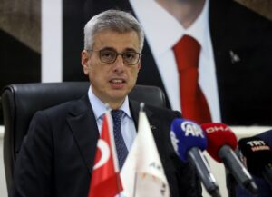 - "Birbirimizle kavga edecek, eleştirecek veya ayrı taraflarımızı ön plana