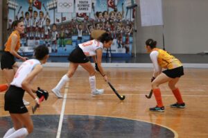 ANTALYA (AA) – Salon Hokeyi Kadınlar Süper Lig maçları, Antalya'nın