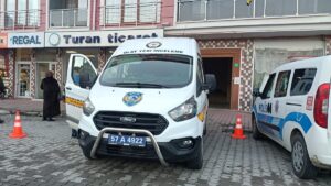 SİNOP (AA) – Sinop'un Erfelek ilçesinde apartmanın üçüncü katındaki balkondan