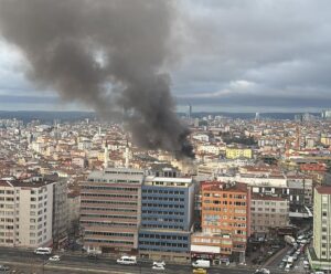 İSTANBUL (AA) – Şişli'de, yıkım işlemi yapılan 4 katlı binanın