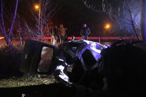 TOKAT (AA) – Tokat'ın Turhal ilçesinde hafif ticari aracın devrilmesi