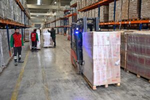 - Gıda kolilerini taşıyan ilk tırlar Ankara'dan yola çıkarken, 23