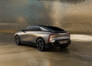 - DS N°8, Stellantis Grubunun premium alanının merkezinde yer alan