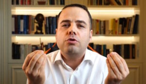 Ünlü finans uzmanı, akademisyen Prof. Dr. Özgür Demirtaş, sosyal medya