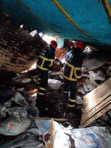 ADANA (AA) – Adana'nın Pozantı ilçesinde devrilen kamyonun altında kalan