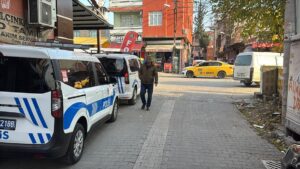 - Bıçakla yaralanan şüpheli hastaneye kaldırıldı