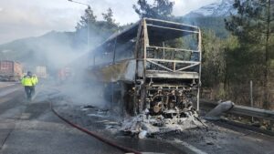 ADANA (AA) – Adana'nın Pozantı ilçesinde seyir halindeki yolcu otobüsünde