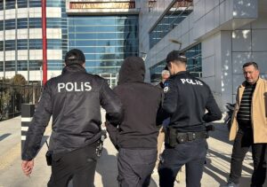 - Olay anı bir iş yerinin güvenlik kamerasınca kaydedildi