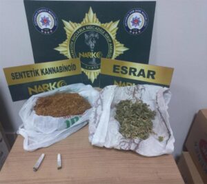 ADIYAMAN (AA) – Adıyaman'ın Kahta ilçesinde düzenlenen uyuşturucu operasyonunda gözaltına