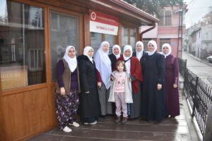 AFYONKARAHİSAR (AA) – Afyonkarahisar'da 62 yaşındaki Sultan Bayat öncülüğünde bir