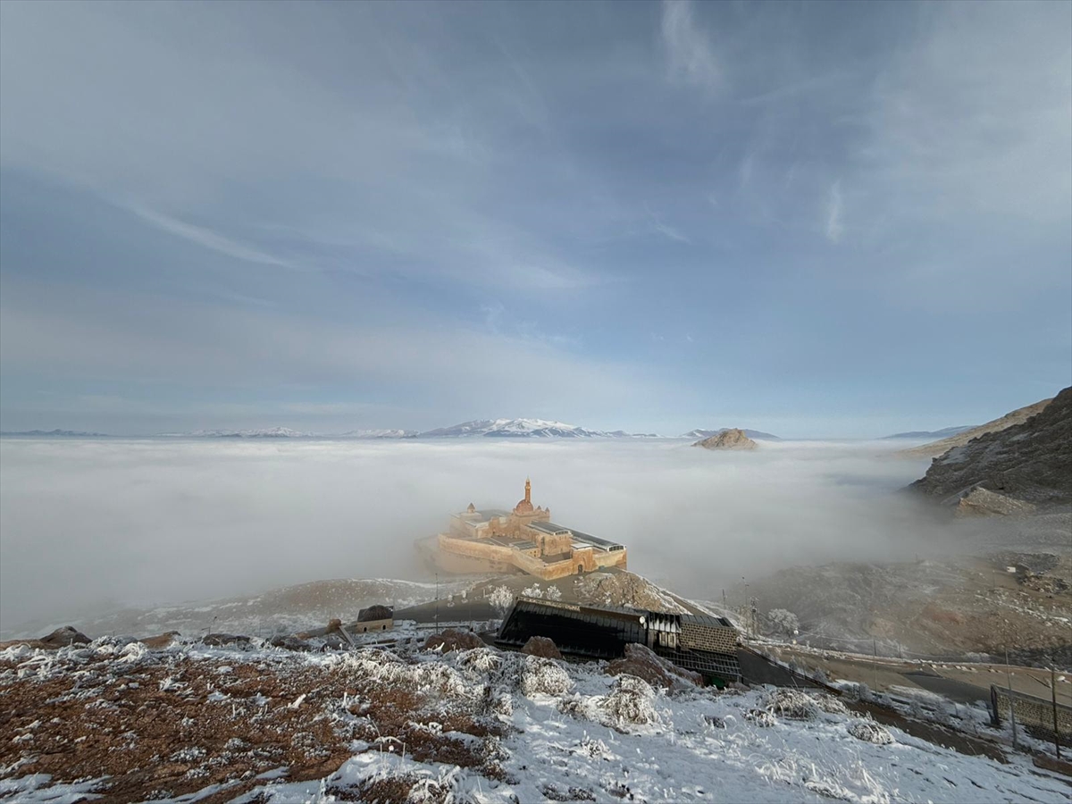 AĞRI (AA) – Ağrı'nın Doğubayazıt ilçesinde bulunan tarihi İshak Paşa