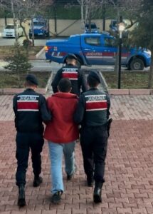 AKSARAY (AA) – Aksaray'da yakalanan FETÖ hükümlüsü cezaevine gönderildi. Jandarma