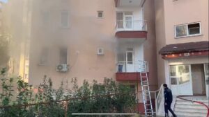 ANTALYA (AA) – Antalya'nın Kepez ilçesinde bir evde çıkan yangın